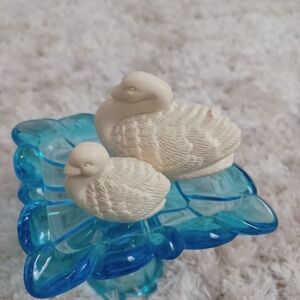AVON Vintage Retro 2 Piece Swan Soap Collectable Carved Decorative Set Like New